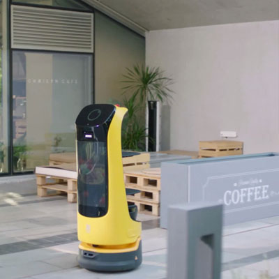 Robot phục vụ quán cà phê